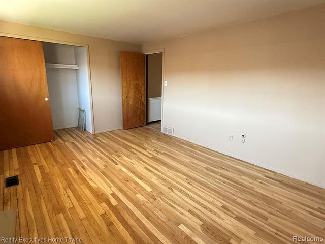 25968 Jeanette, Roseville, MI 48066