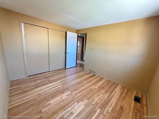 25968 Jeanette, Roseville, MI 48066