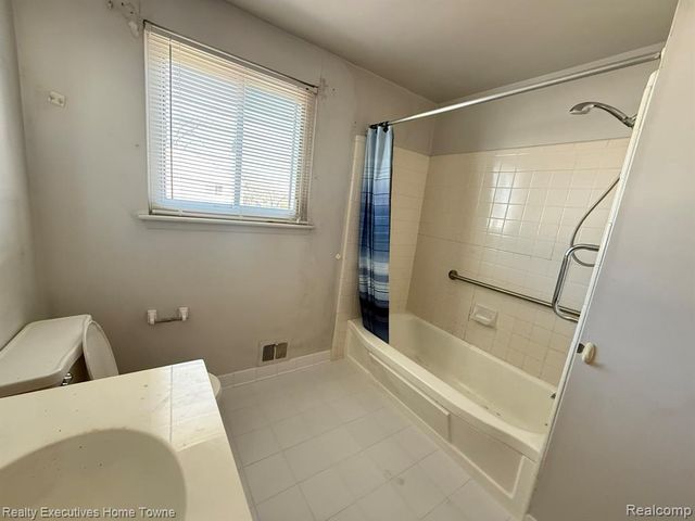 25968 Jeanette, Roseville, MI 48066