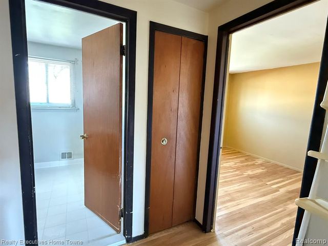 25968 Jeanette, Roseville, MI 48066