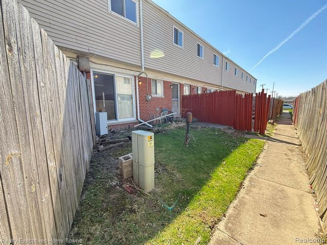 25968 Jeanette, Roseville, MI 48066
