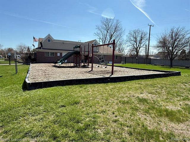 25968 Jeanette, Roseville, MI 48066