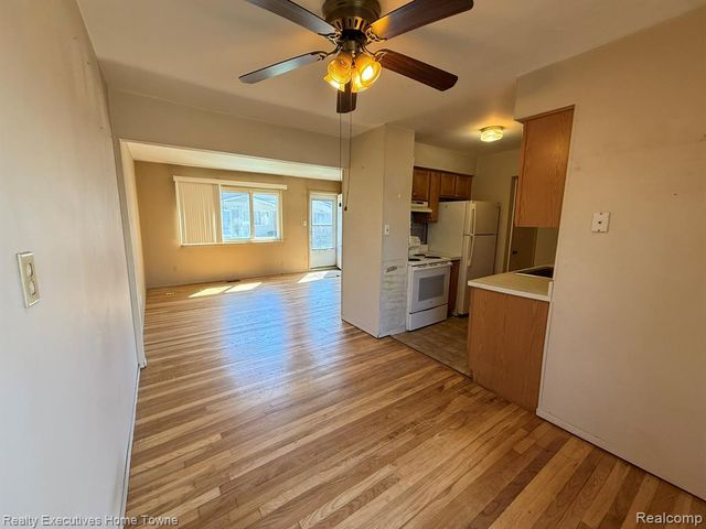 25968 Jeanette, Roseville, MI 48066