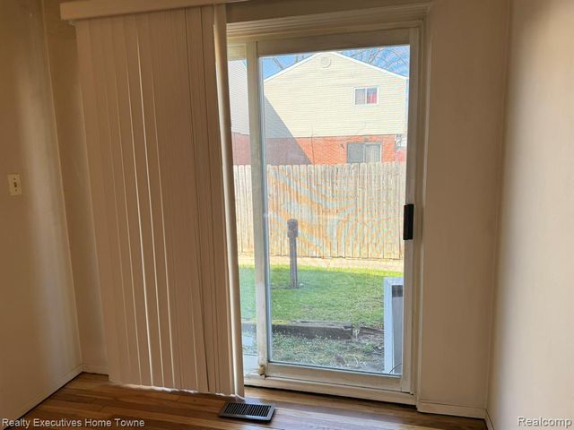 25968 Jeanette, Roseville, MI 48066