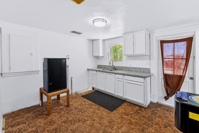 236 E Street, Fresno, CA 93706