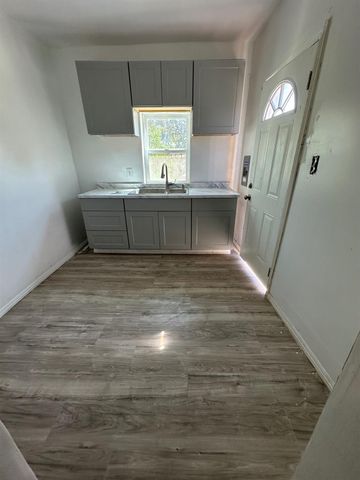 236 E Street, Fresno, CA 93706