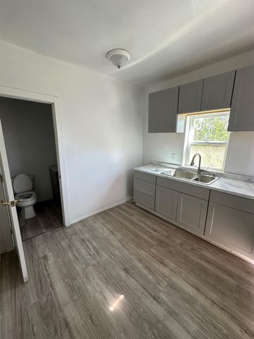 236 E Street, Fresno, CA 93706