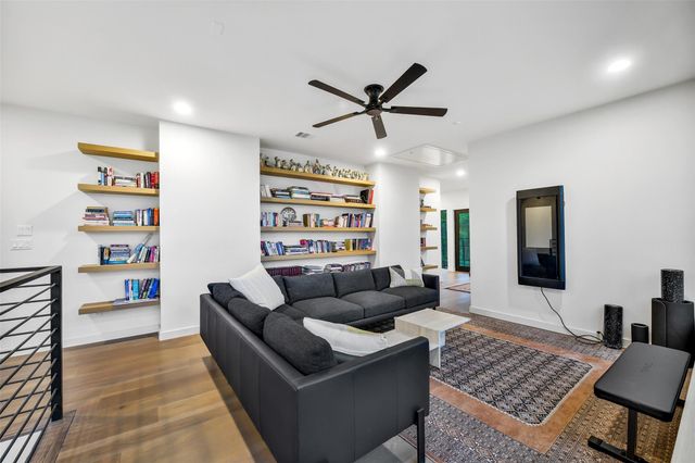 5015 S Braeswood Boulevard, Houston, TX 77096