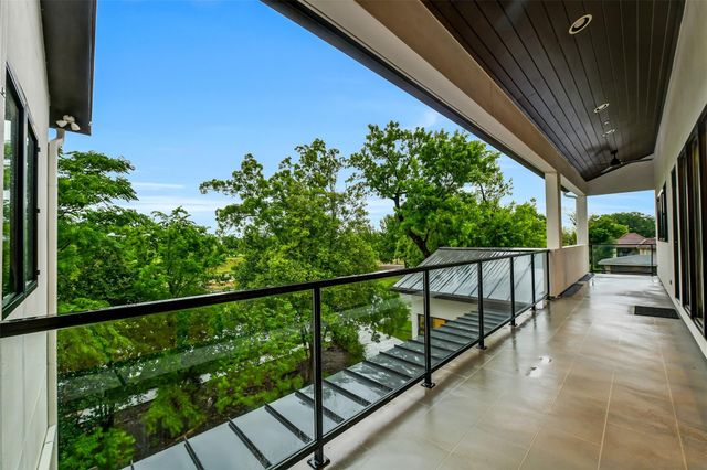 5015 S Braeswood Boulevard, Houston, TX 77096