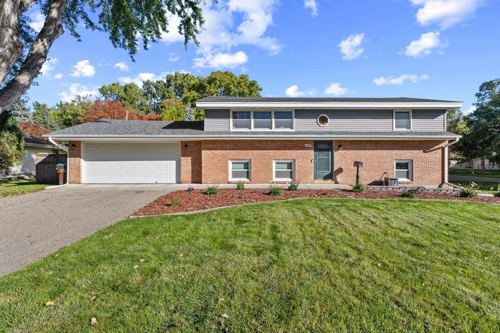 5220 Lowry Terrace, Golden Valley, MN 55422 — exterior