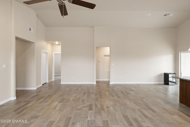 2997 St Charles Avenue, Las Cruces, NM 88012