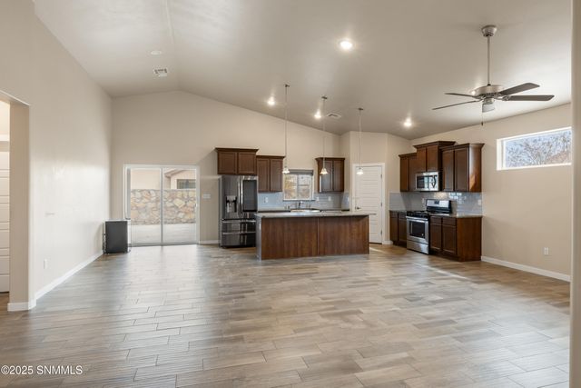 2997 St Charles Avenue, Las Cruces, NM 88012