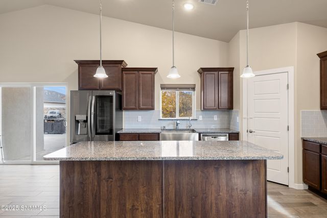 2997 St Charles Avenue, Las Cruces, NM 88012