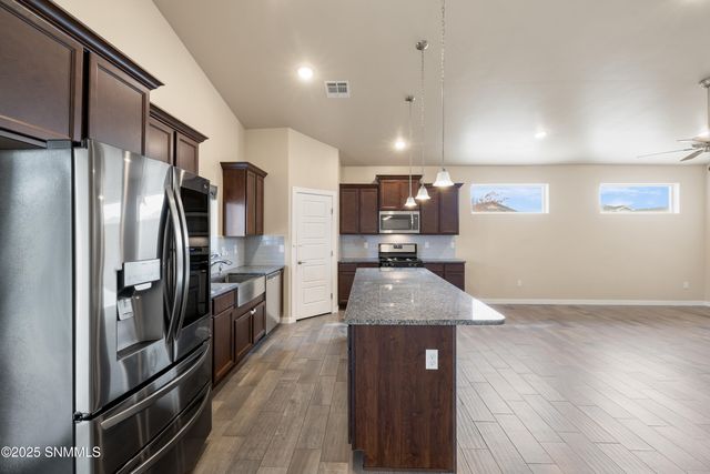 2997 St Charles Avenue, Las Cruces, NM 88012