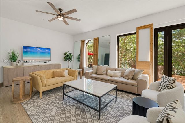 6232 Paradise Point Dr, Palmetto Bay, FL 33157