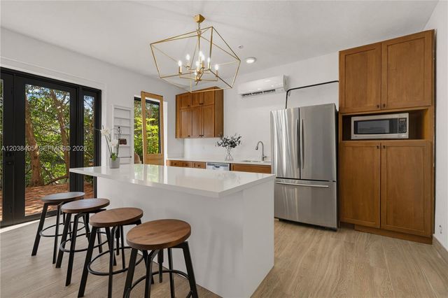 6232 Paradise Point Dr, Palmetto Bay, FL 33157