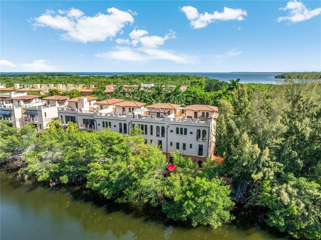 6232 Paradise Point Dr, Palmetto Bay, FL 33157