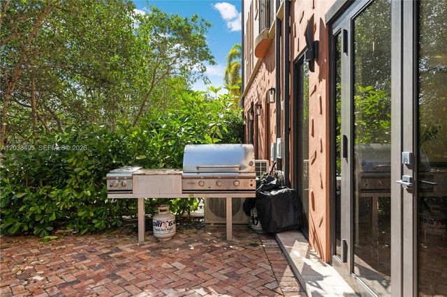 6232 Paradise Point Dr, Palmetto Bay, FL 33157