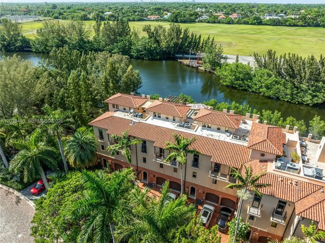 6232 Paradise Point Dr, Palmetto Bay, FL 33157