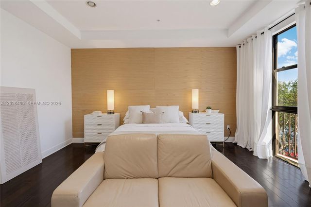 6232 Paradise Point Dr, Palmetto Bay, FL 33157