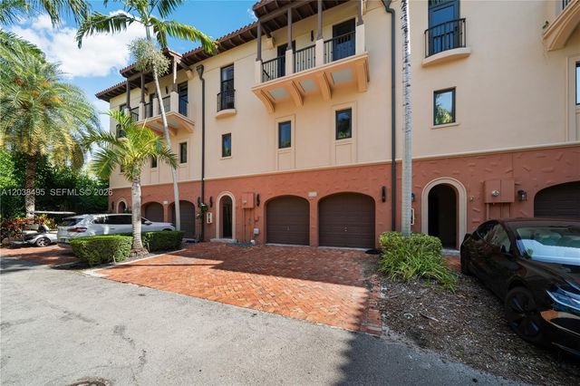 6232 Paradise Point Dr, Palmetto Bay, FL 33157