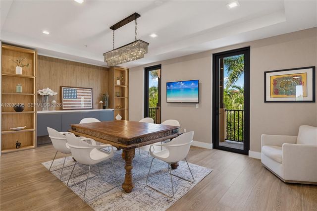 6232 Paradise Point Dr, Palmetto Bay, FL 33157