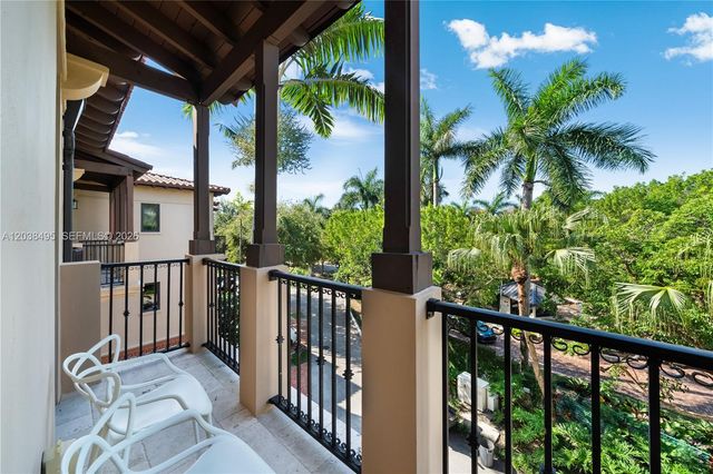 6232 Paradise Point Dr, Palmetto Bay, FL 33157