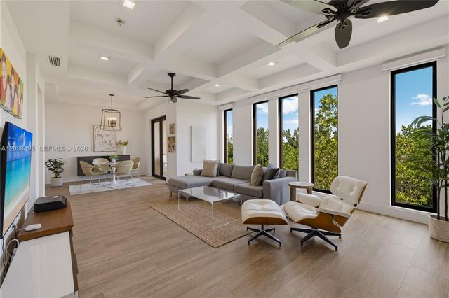6232 Paradise Point Dr, Palmetto Bay, FL 33157