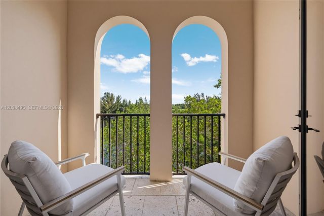 6232 Paradise Point Dr, Palmetto Bay, FL 33157