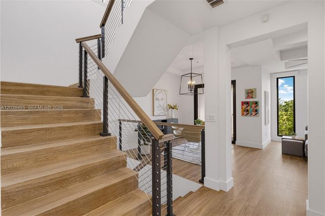 6232 Paradise Point Dr, Palmetto Bay, FL 33157