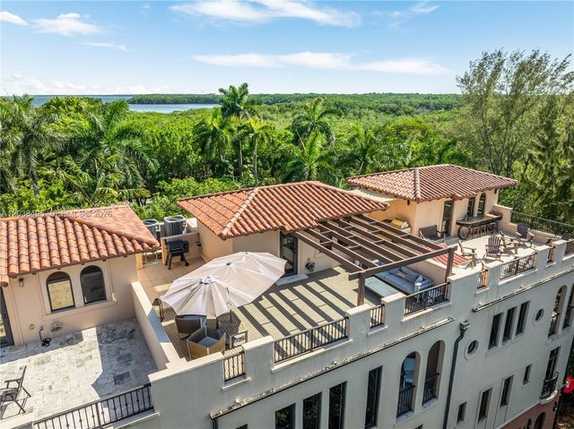 6232 Paradise Point Dr, Palmetto Bay, FL 33157