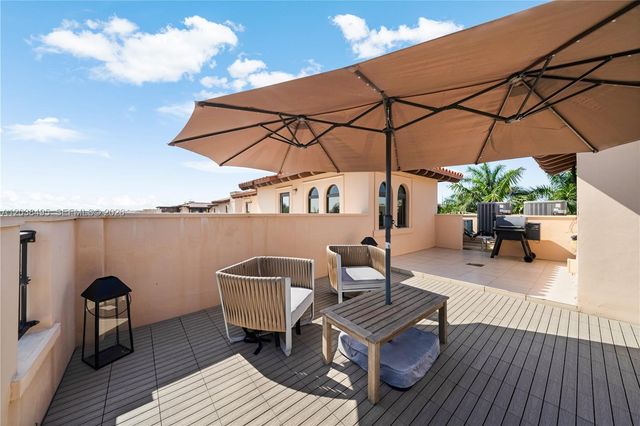 6232 Paradise Point Dr, Palmetto Bay, FL 33157