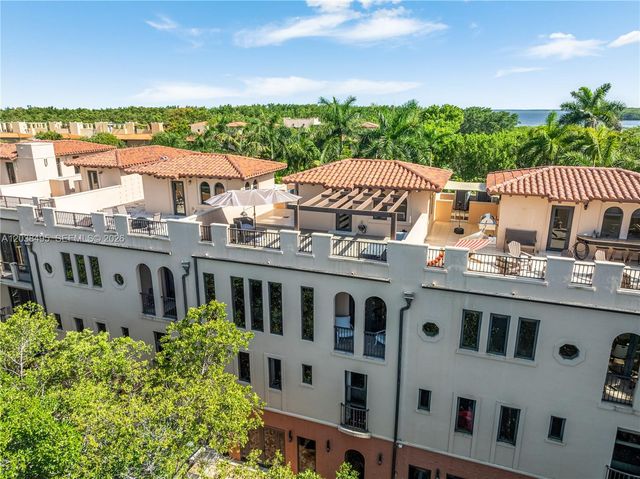 6232 Paradise Point Dr, Palmetto Bay, FL 33157