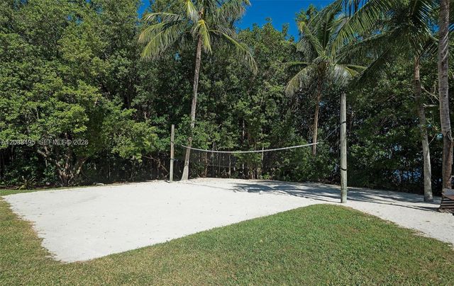6232 Paradise Point Dr, Palmetto Bay, FL 33157