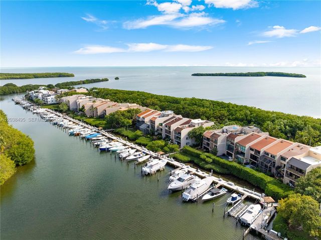 6232 Paradise Point Dr, Palmetto Bay, FL 33157