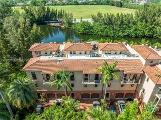 6232 Paradise Point Dr, Palmetto Bay, FL 33157