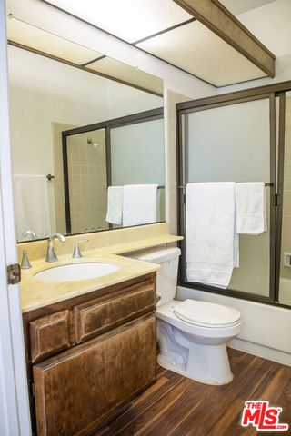 6323 Reseda Boulevard 44, Tarzana (los Angeles), CA 91335
