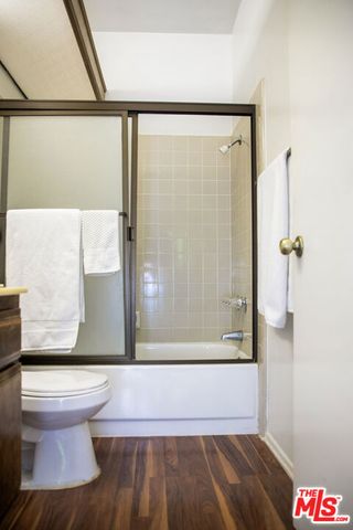 6323 Reseda Boulevard 44, Tarzana (los Angeles), CA 91335