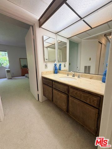 6323 Reseda Boulevard 44, Tarzana (los Angeles), CA 91335