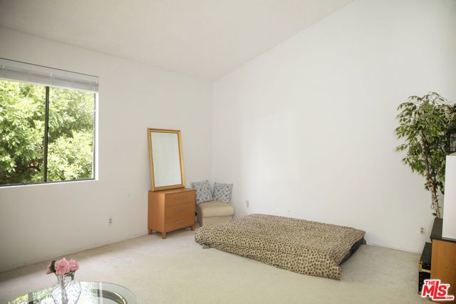 6323 Reseda Boulevard 44, Tarzana (los Angeles), CA 91335