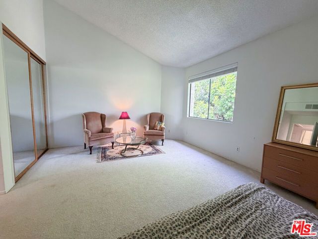6323 Reseda Boulevard 44, Tarzana (los Angeles), CA 91335