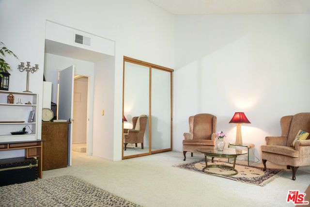 6323 Reseda Boulevard 44, Tarzana (los Angeles), CA 91335