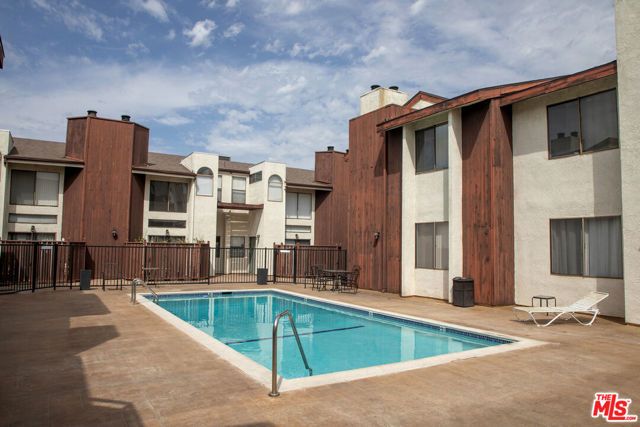 6323 Reseda Boulevard 44, Tarzana (los Angeles), CA 91335