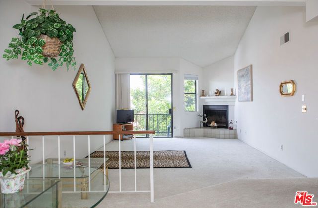 6323 Reseda Boulevard 44, Tarzana (los Angeles), CA 91335
