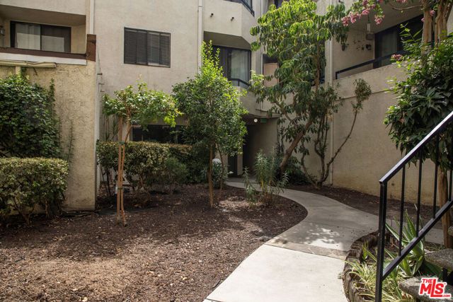 6323 Reseda Boulevard 44, Tarzana (los Angeles), CA 91335