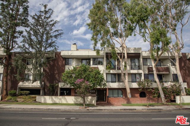 6323 Reseda Boulevard 44, Tarzana (los Angeles), CA 91335