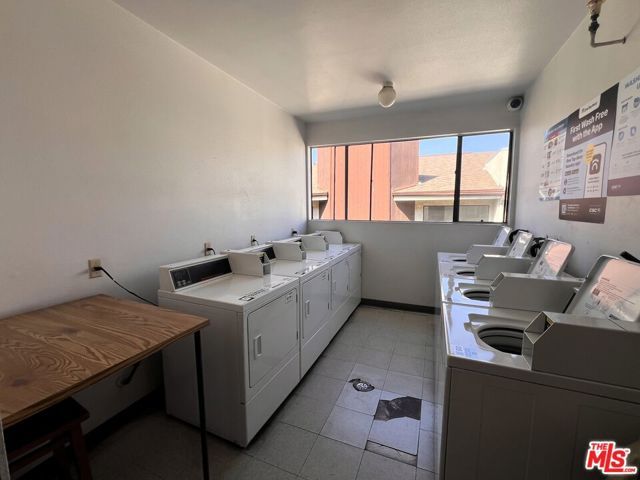 6323 Reseda Boulevard 44, Tarzana (los Angeles), CA 91335