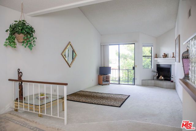 6323 Reseda Boulevard 44, Tarzana (los Angeles), CA 91335