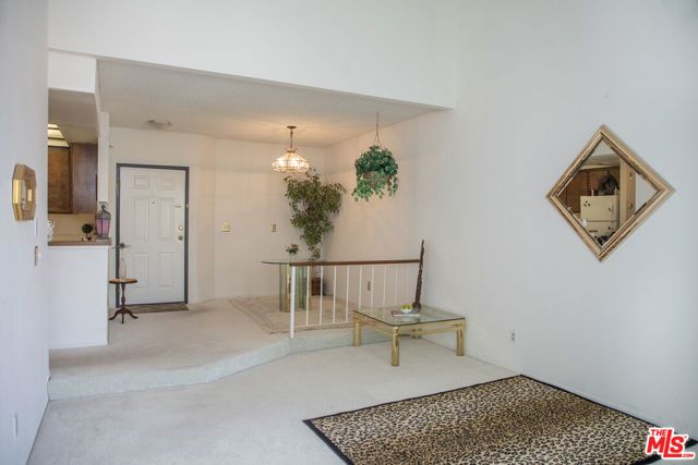 6323 Reseda Boulevard 44, Tarzana (los Angeles), CA 91335
