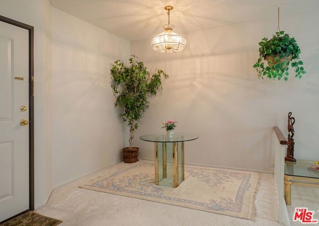 6323 Reseda Boulevard 44, Tarzana (los Angeles), CA 91335